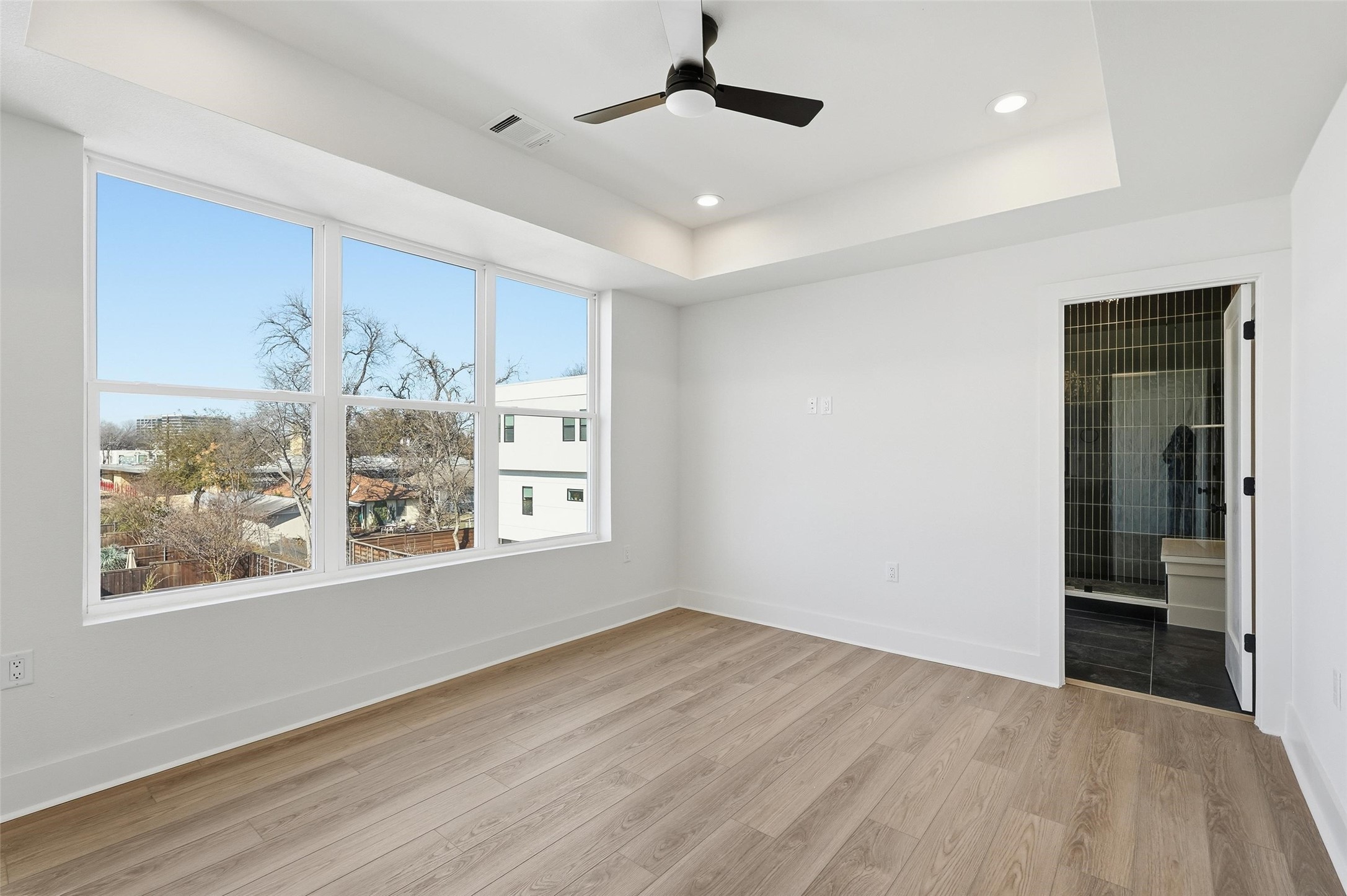 2202 N Carroll Avenue 103