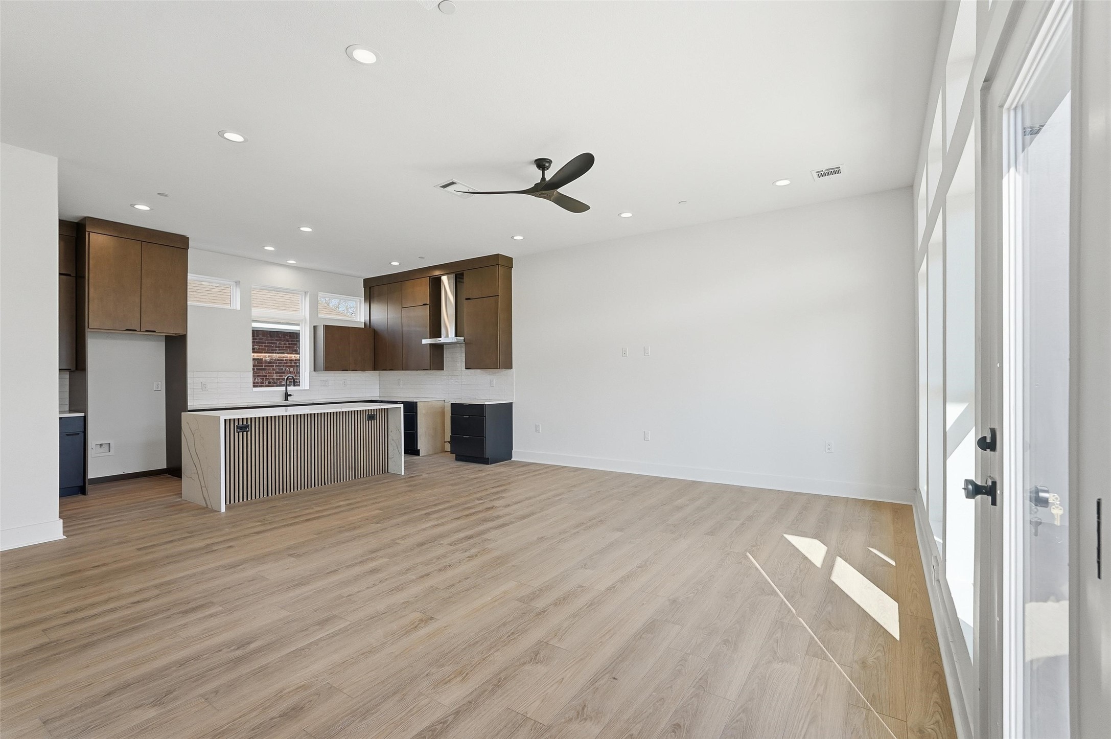 2202 N Carroll Avenue 104