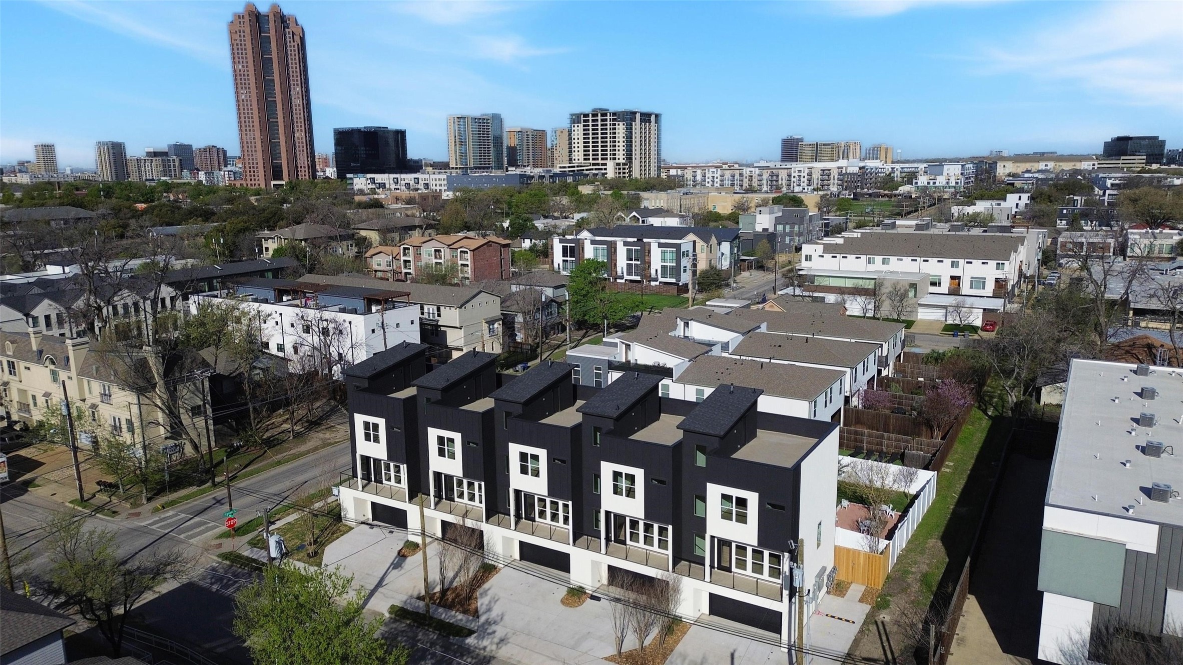 2202 N Carroll Avenue 104