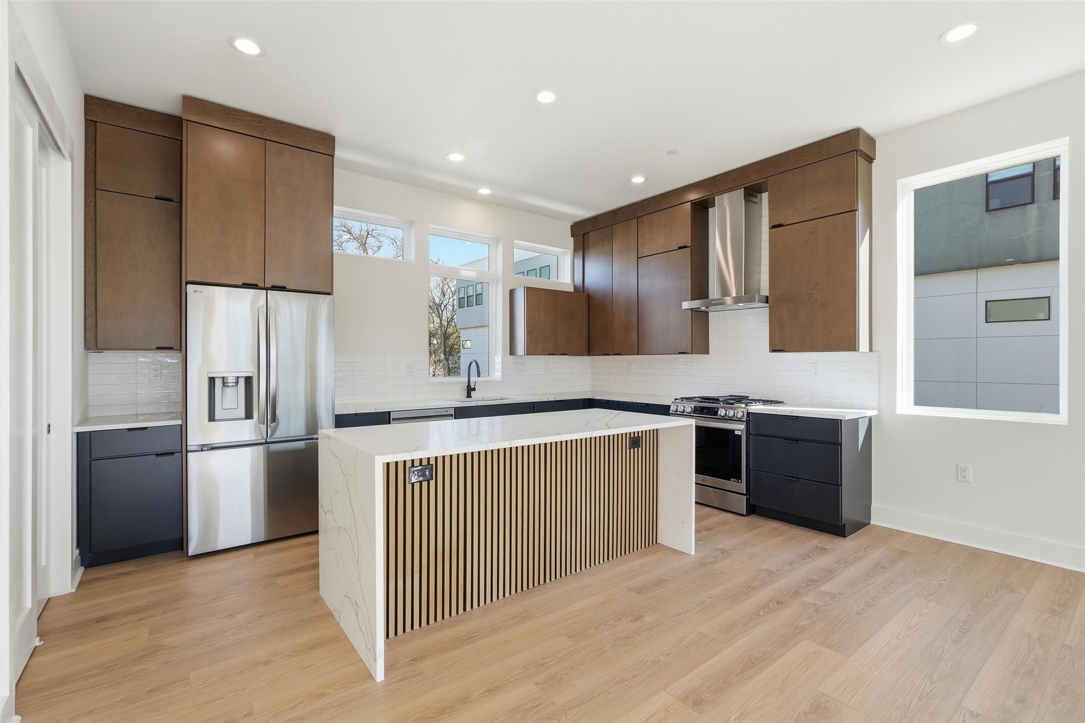 2202 N Carroll Avenue 104