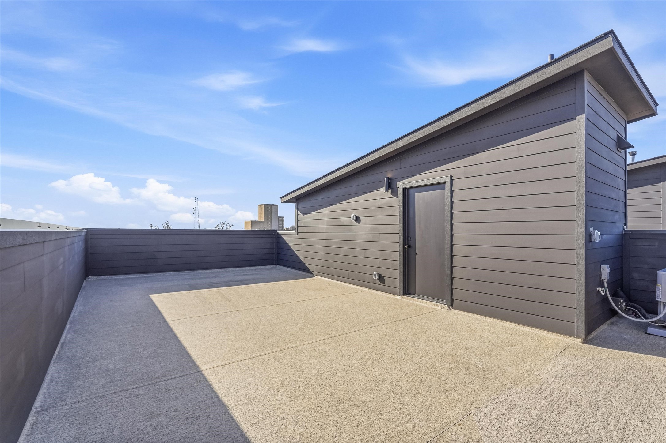 2202 N Carroll Avenue 104