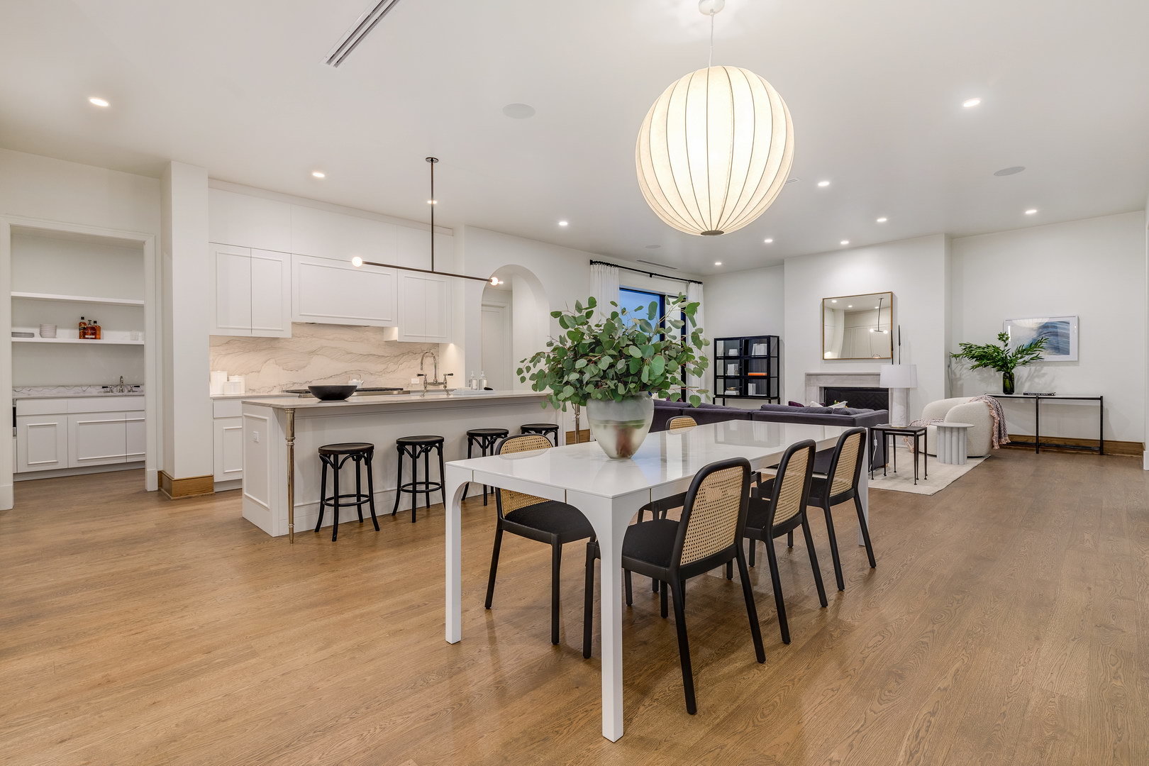 21 N May Street Unit: 1202