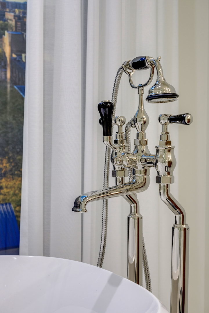 21 N May Street Unit: 1202