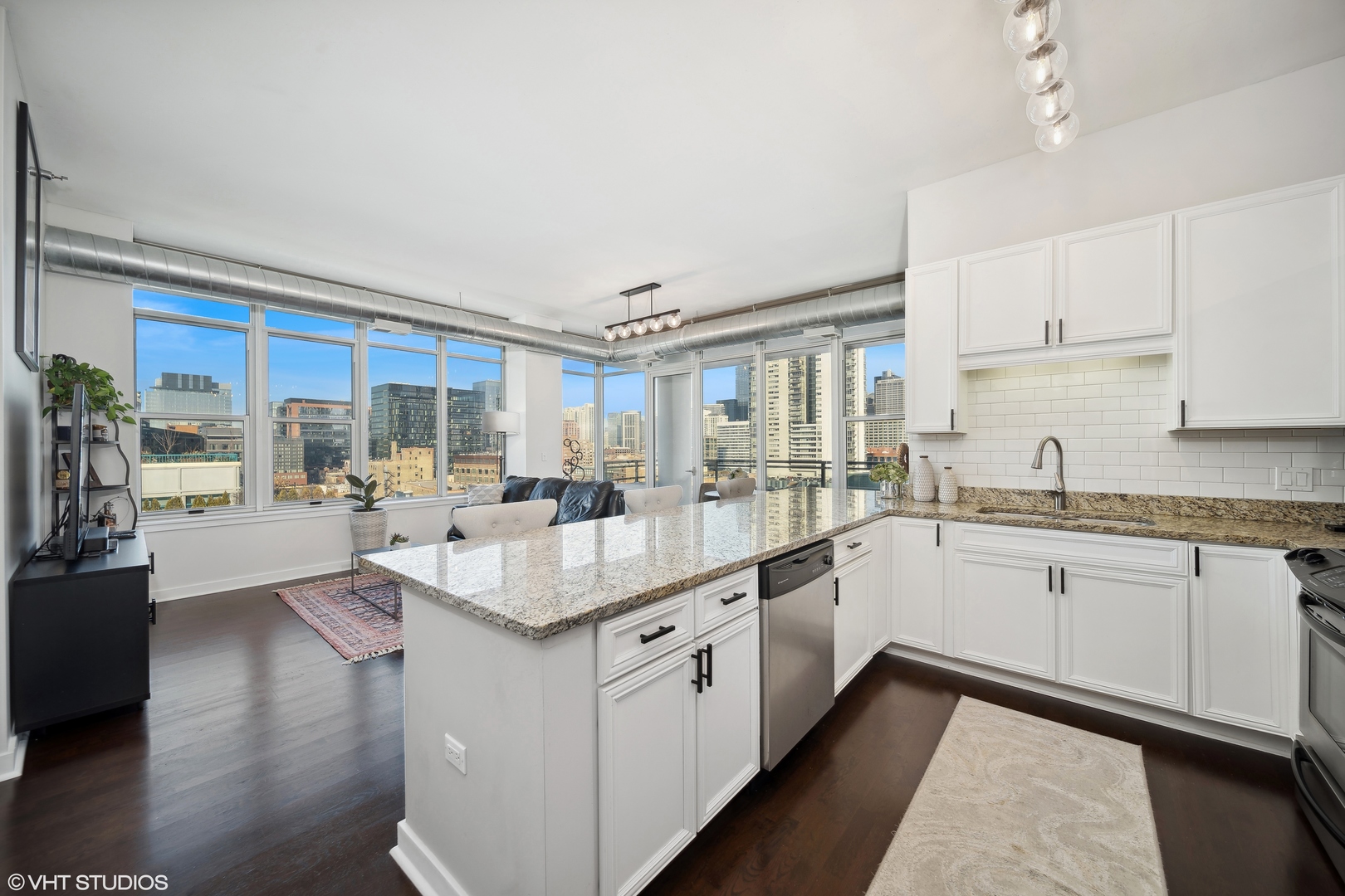 901 W MADISON Street Unit: 1011