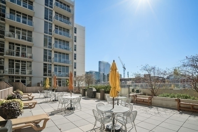 901 W MADISON Street Unit: 1011