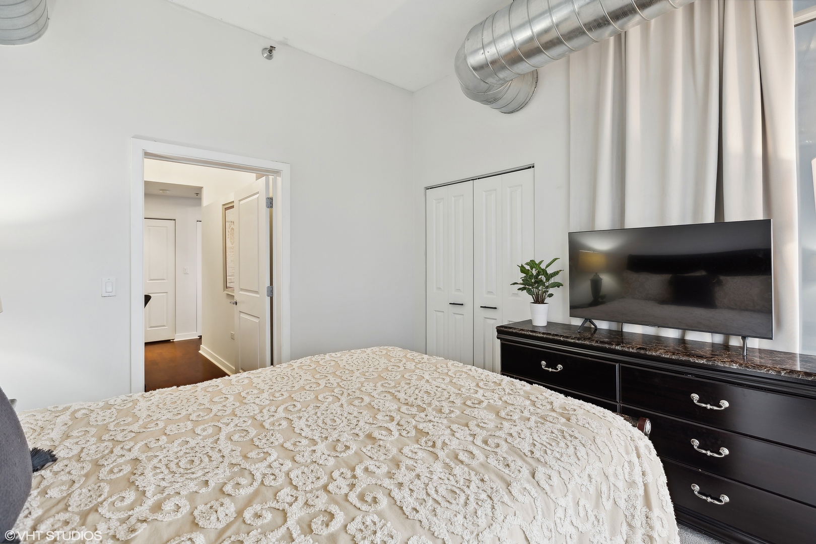 901 W MADISON Street Unit: 1011