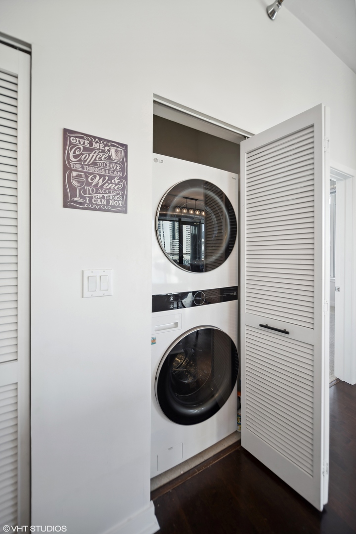 901 W MADISON Street Unit: 1011