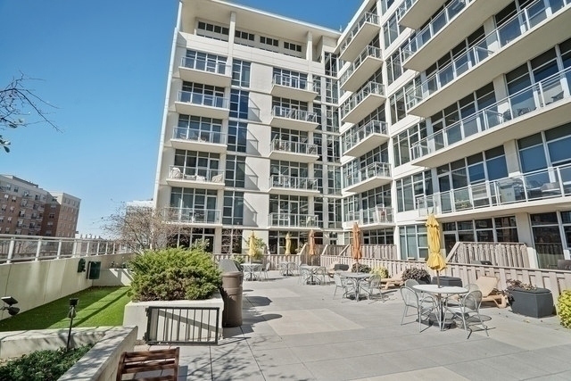 901 W MADISON Street Unit: 1011