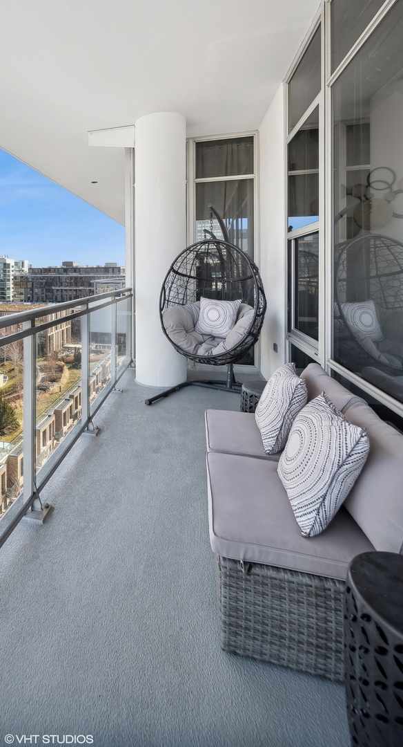 901 W MADISON Street Unit: 1011