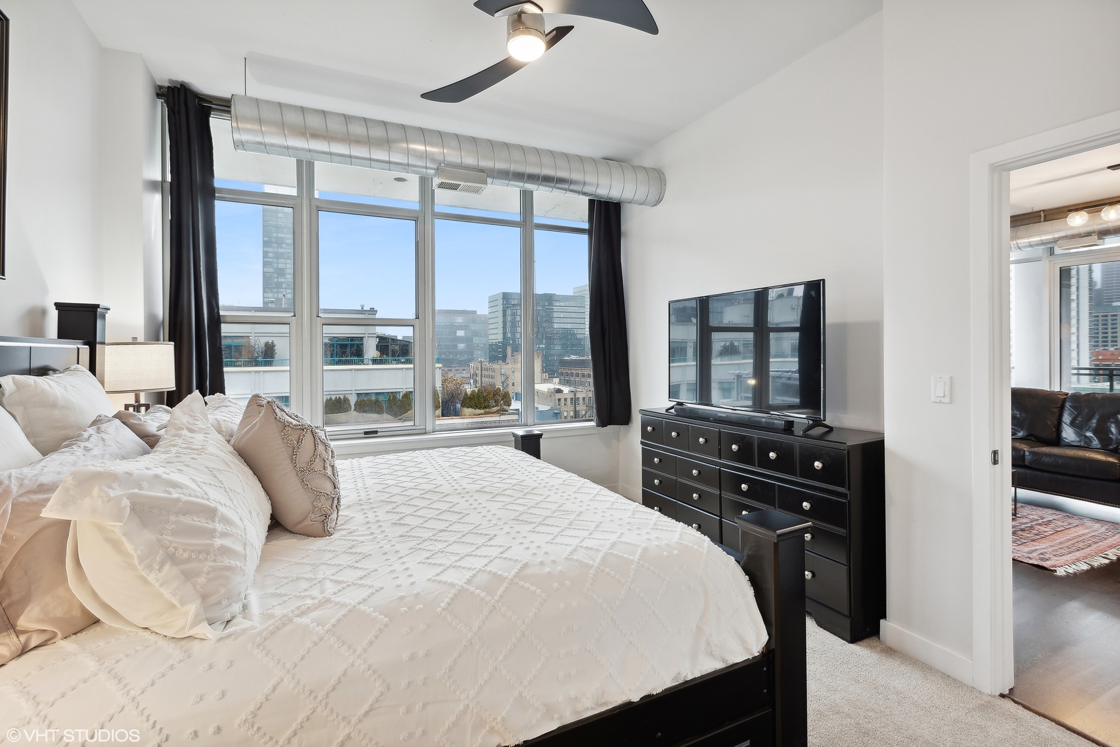 901 W MADISON Street Unit: 1011