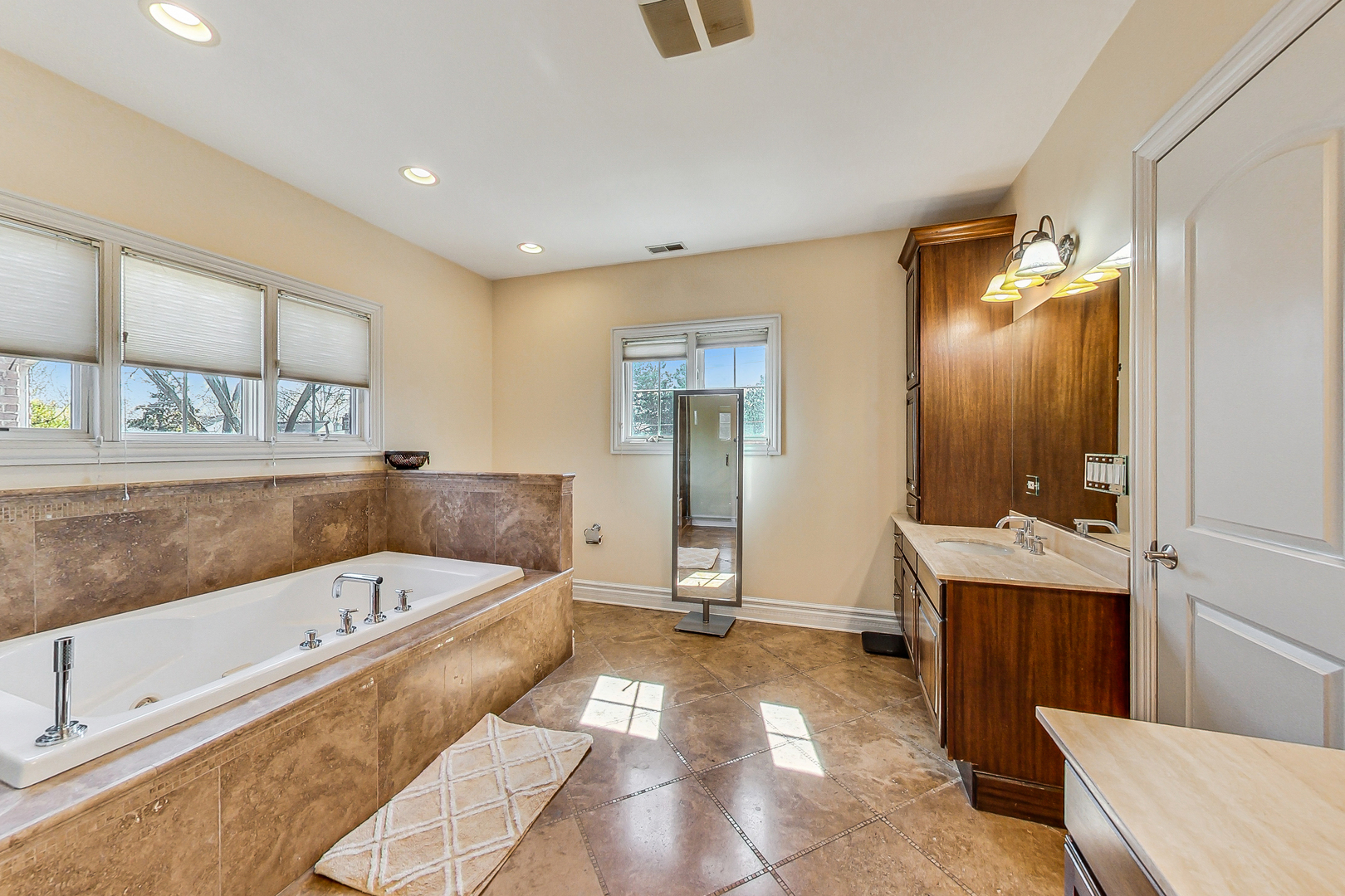 2001 Glenview Avenue