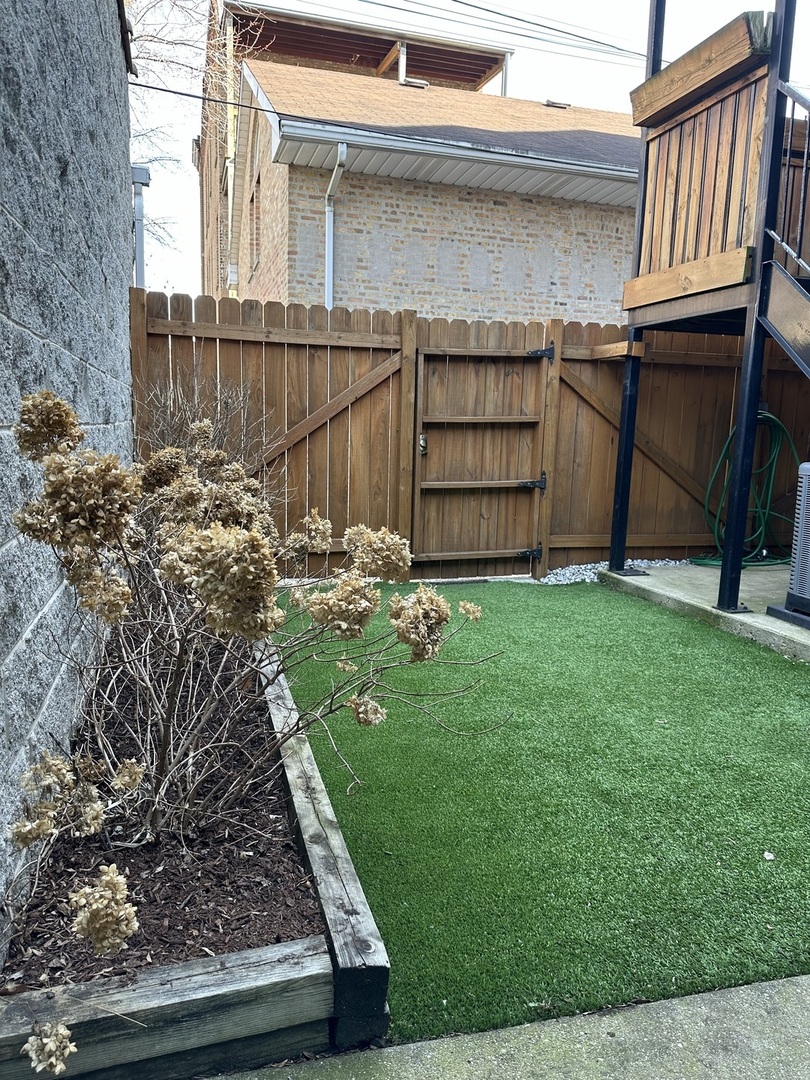 1910 W Potomac Avenue Unit: 1