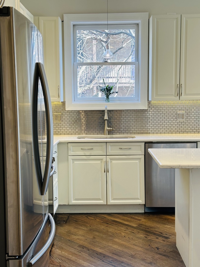 1910 W Potomac Avenue Unit: 1