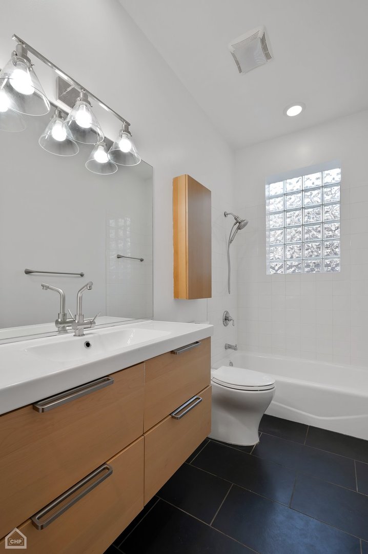 1910 W Potomac Avenue Unit: 1