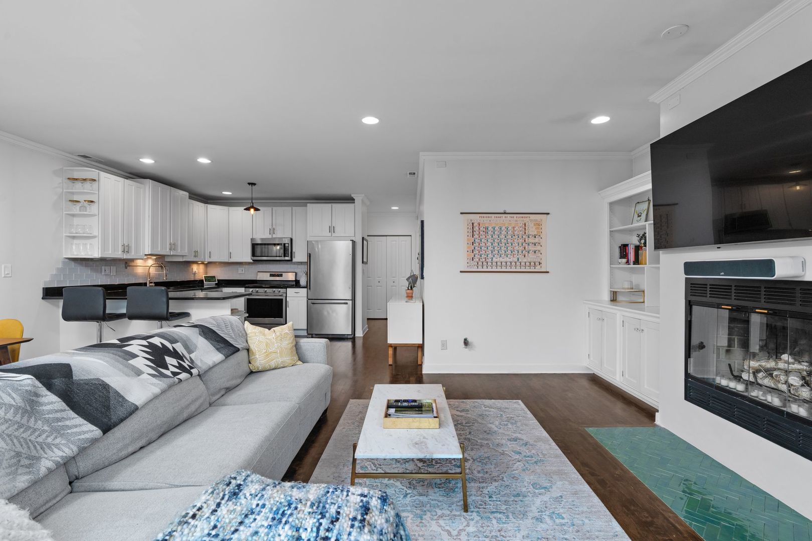 2119 N Damen Avenue Unit: 4