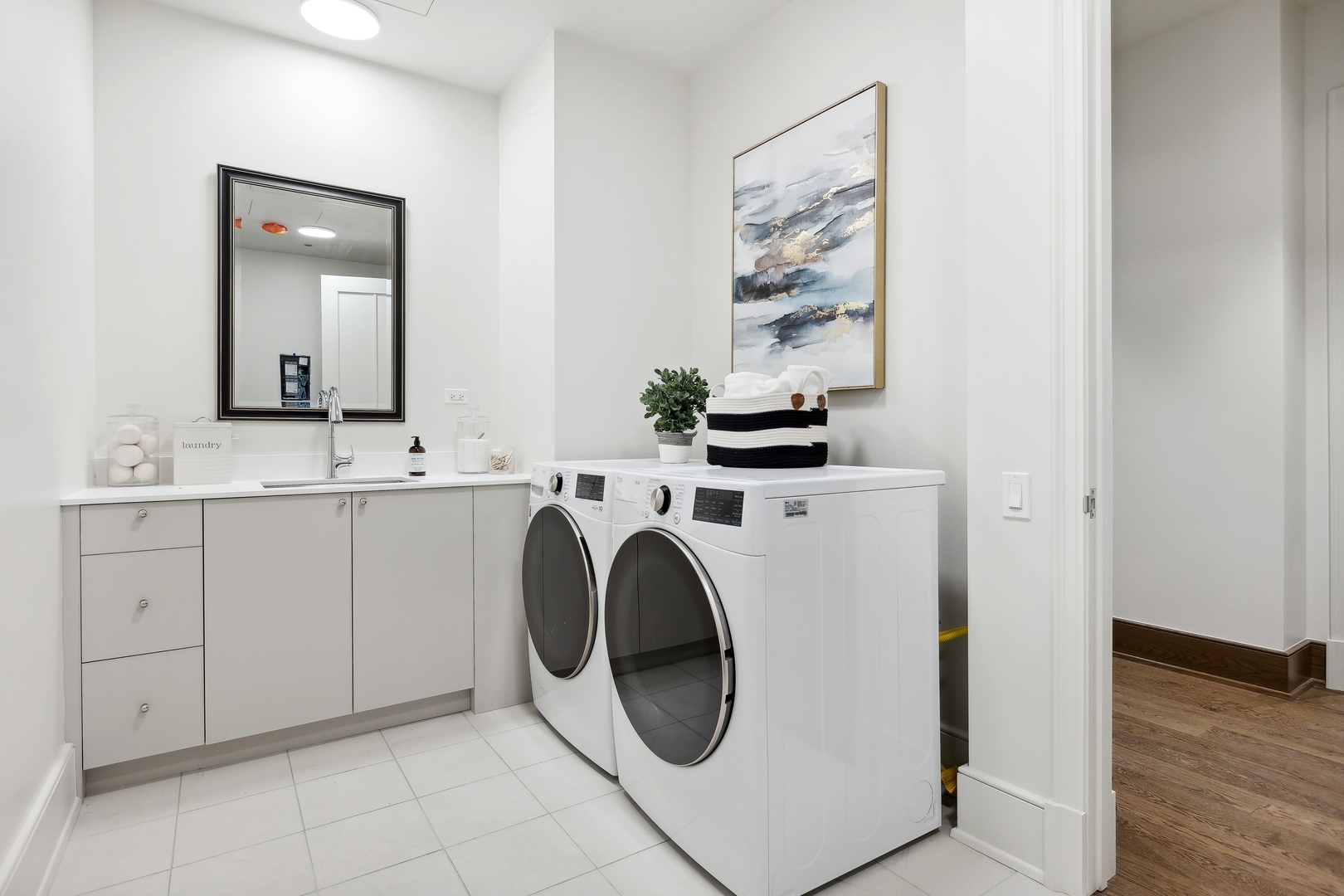 21 N May Street Unit: 601