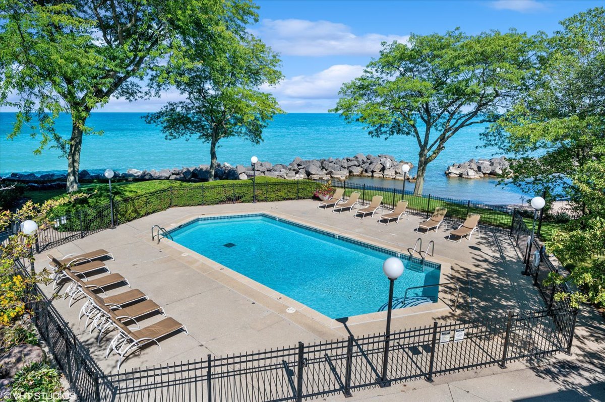 1500 Sheridan Road Unit: 9D
