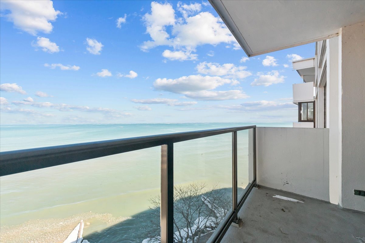 1500 Sheridan Road Unit: 9D