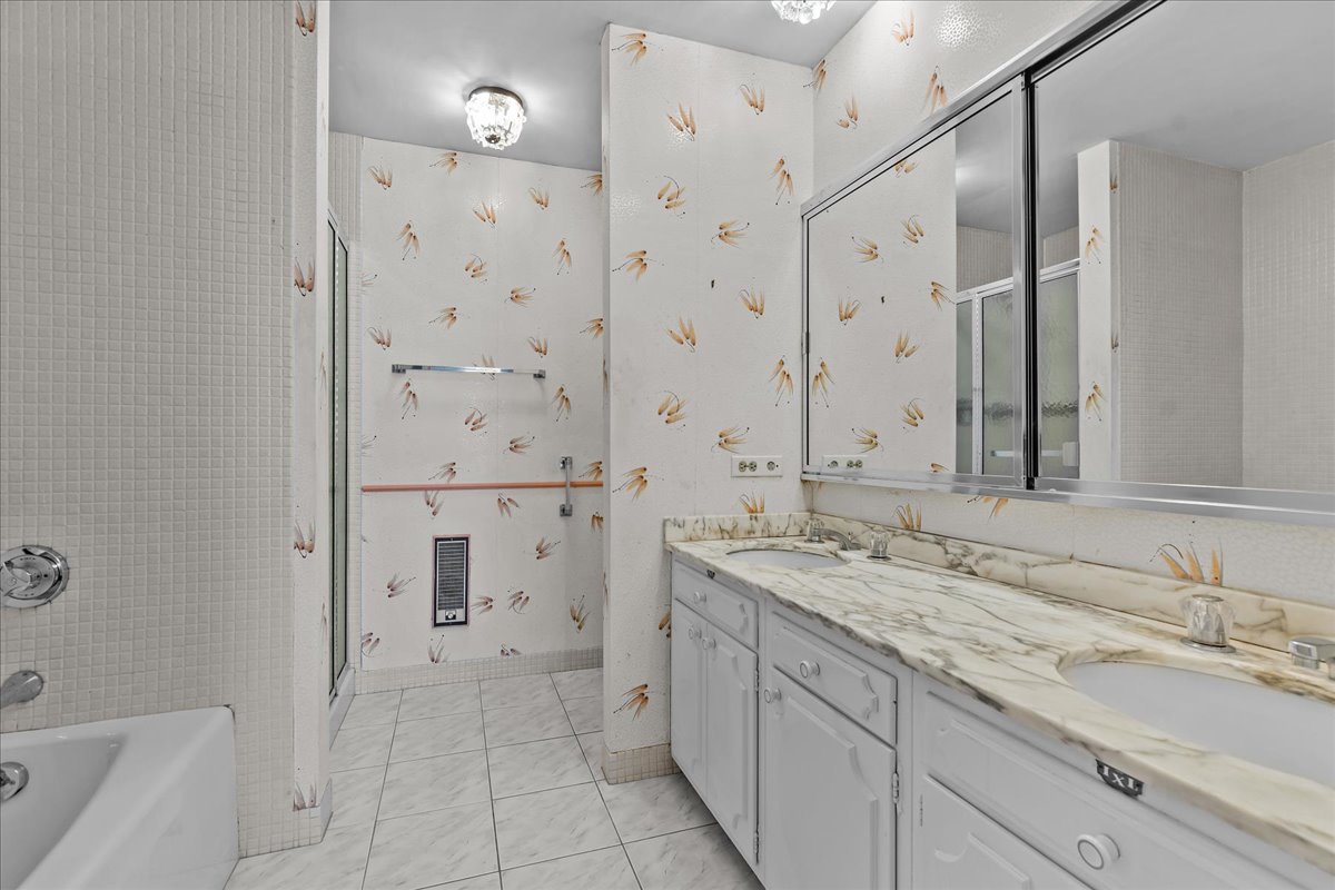 1500 Sheridan Road Unit: 9D