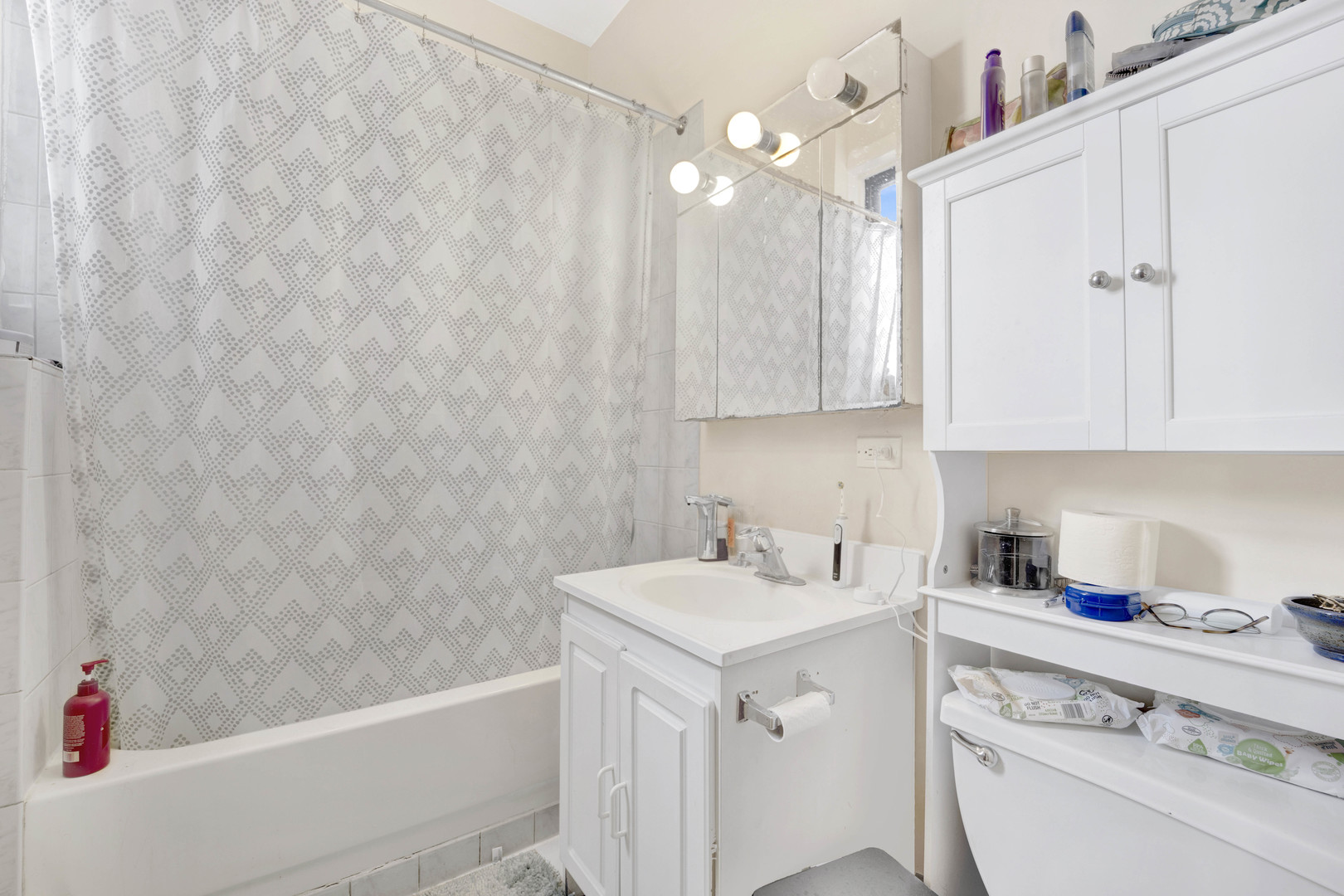 2735 N Magnolia Avenue Unit: 3F