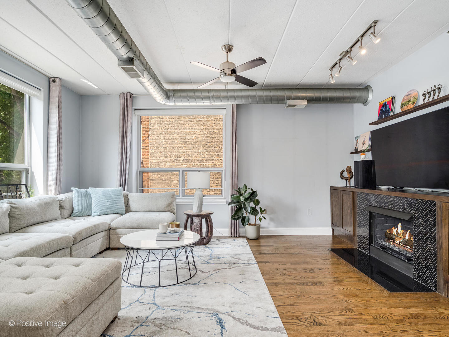 1100 W Montrose Avenue Unit: 207
