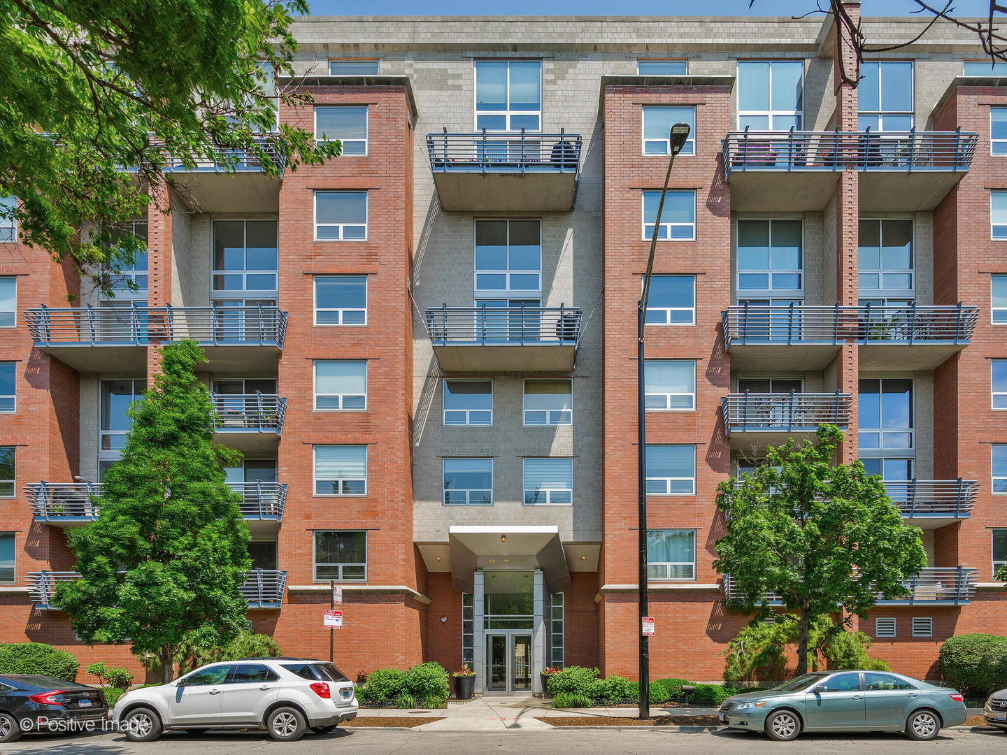 1100 W Montrose Avenue Unit: 207