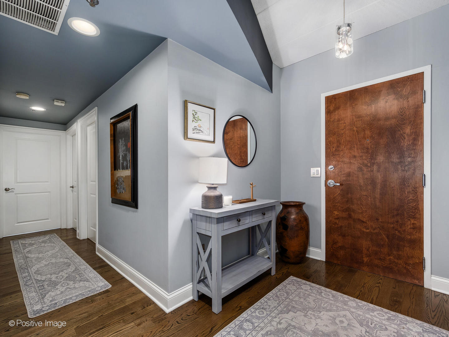 1100 W Montrose Avenue Unit: 207