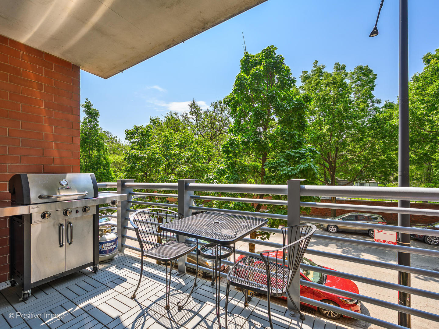 1100 W Montrose Avenue Unit: 207