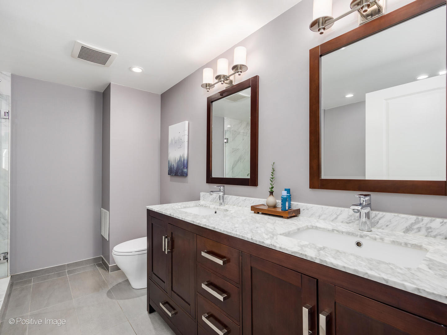 1100 W Montrose Avenue Unit: 207