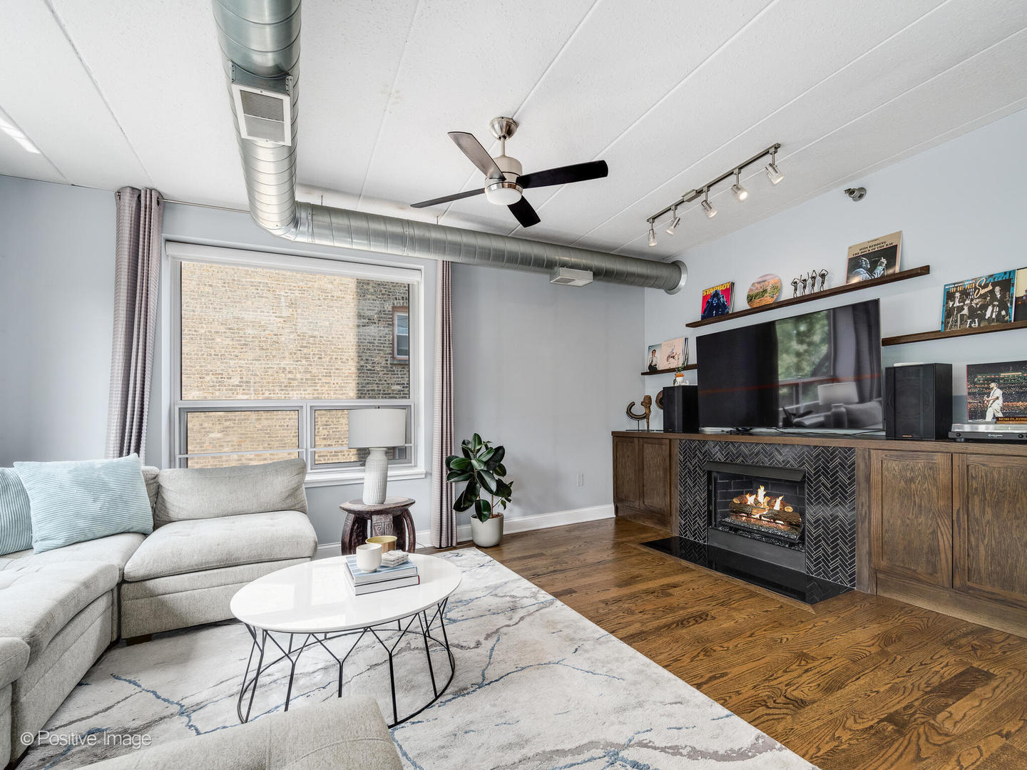 1100 W Montrose Avenue Unit: 207