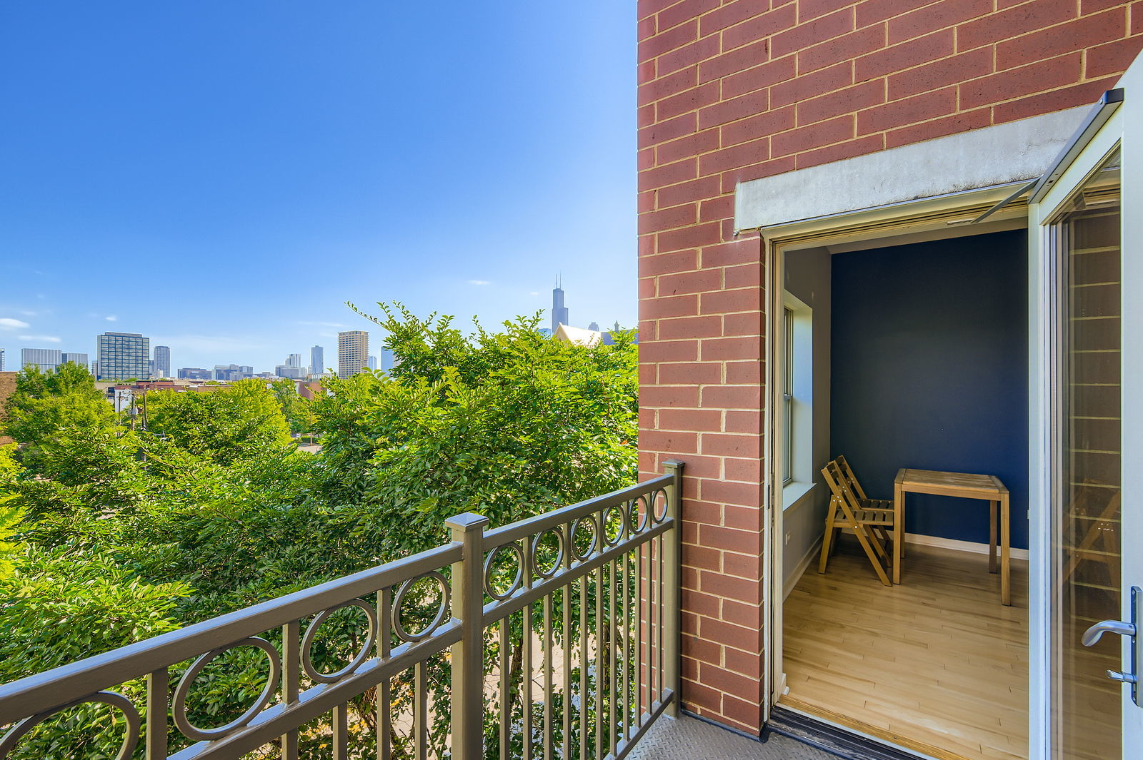 1155 W Roosevelt Road Unit: 406