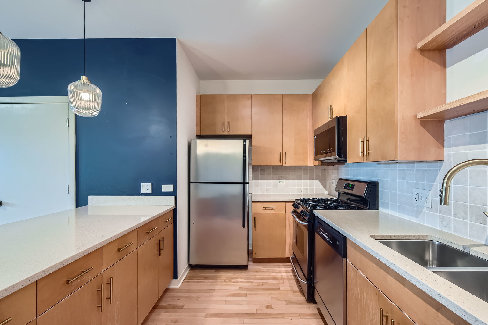 1155 W Roosevelt Road Unit: 406