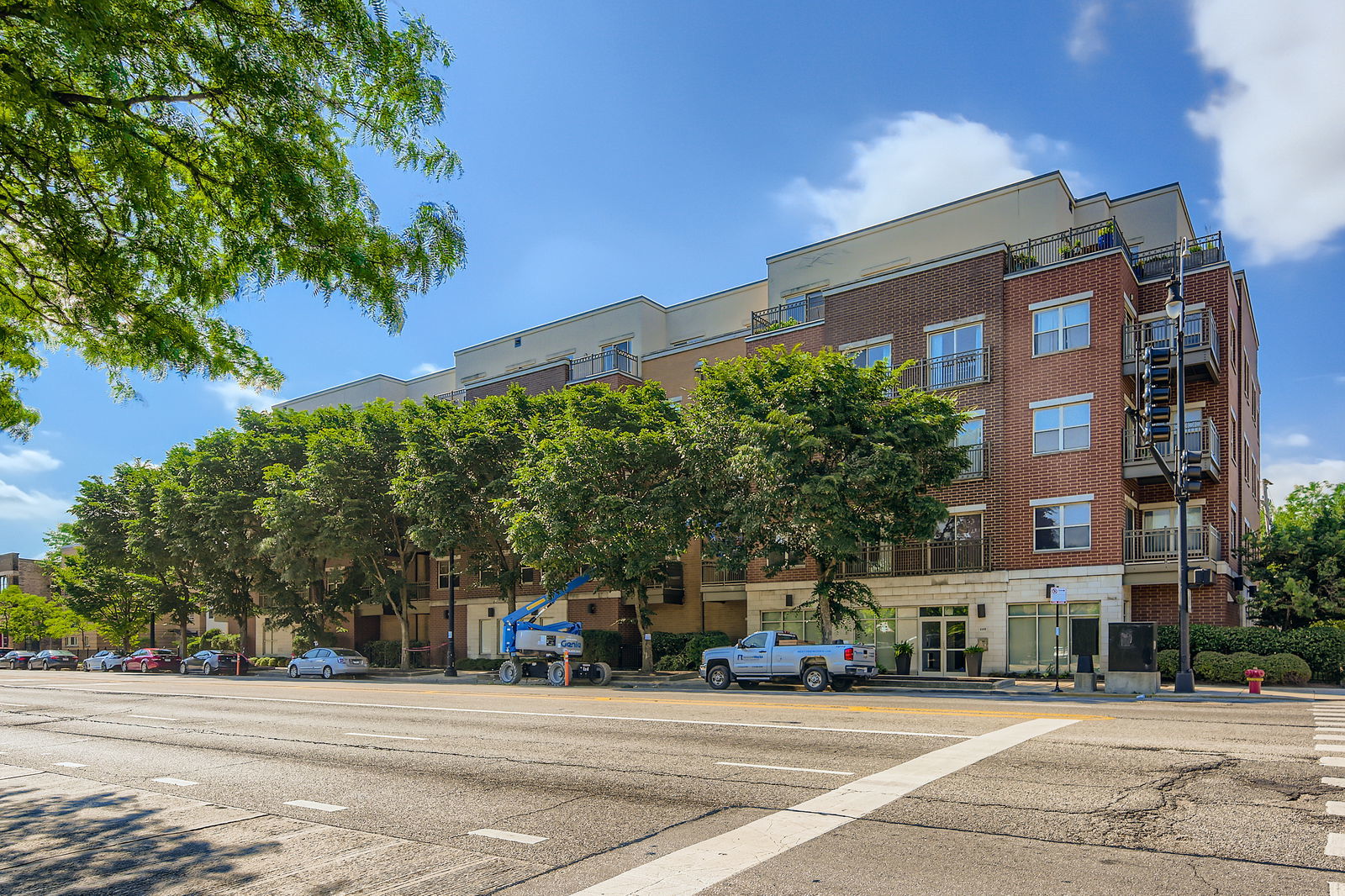 1155 W Roosevelt Road Unit: 406