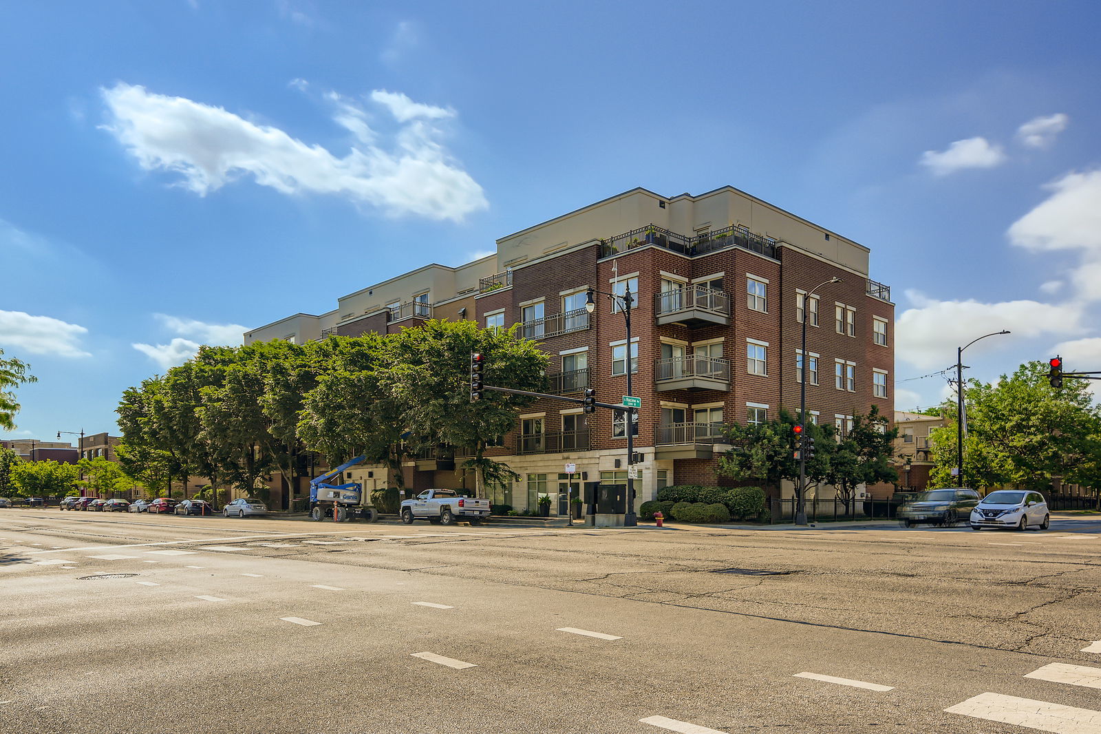 1155 W Roosevelt Road Unit: 406
