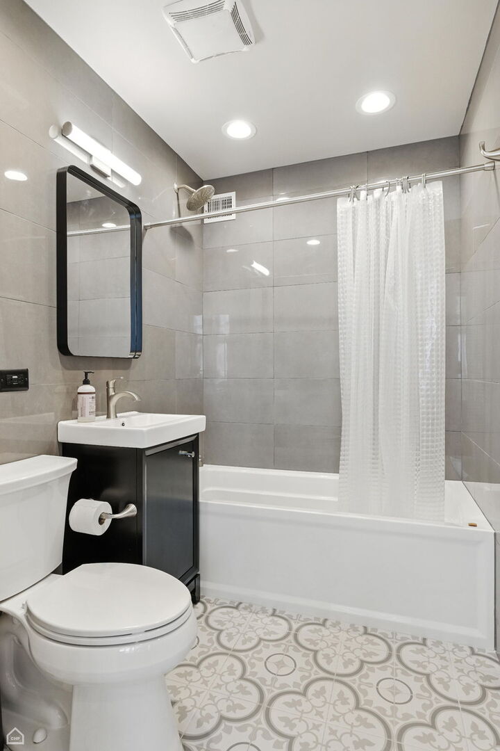 880 N LAKE SHORE Drive Unit: 14CD