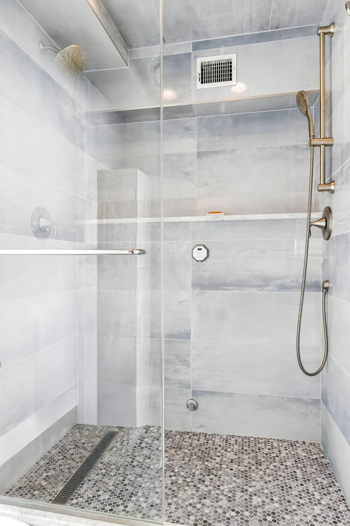 880 N LAKE SHORE Drive Unit: 14CD