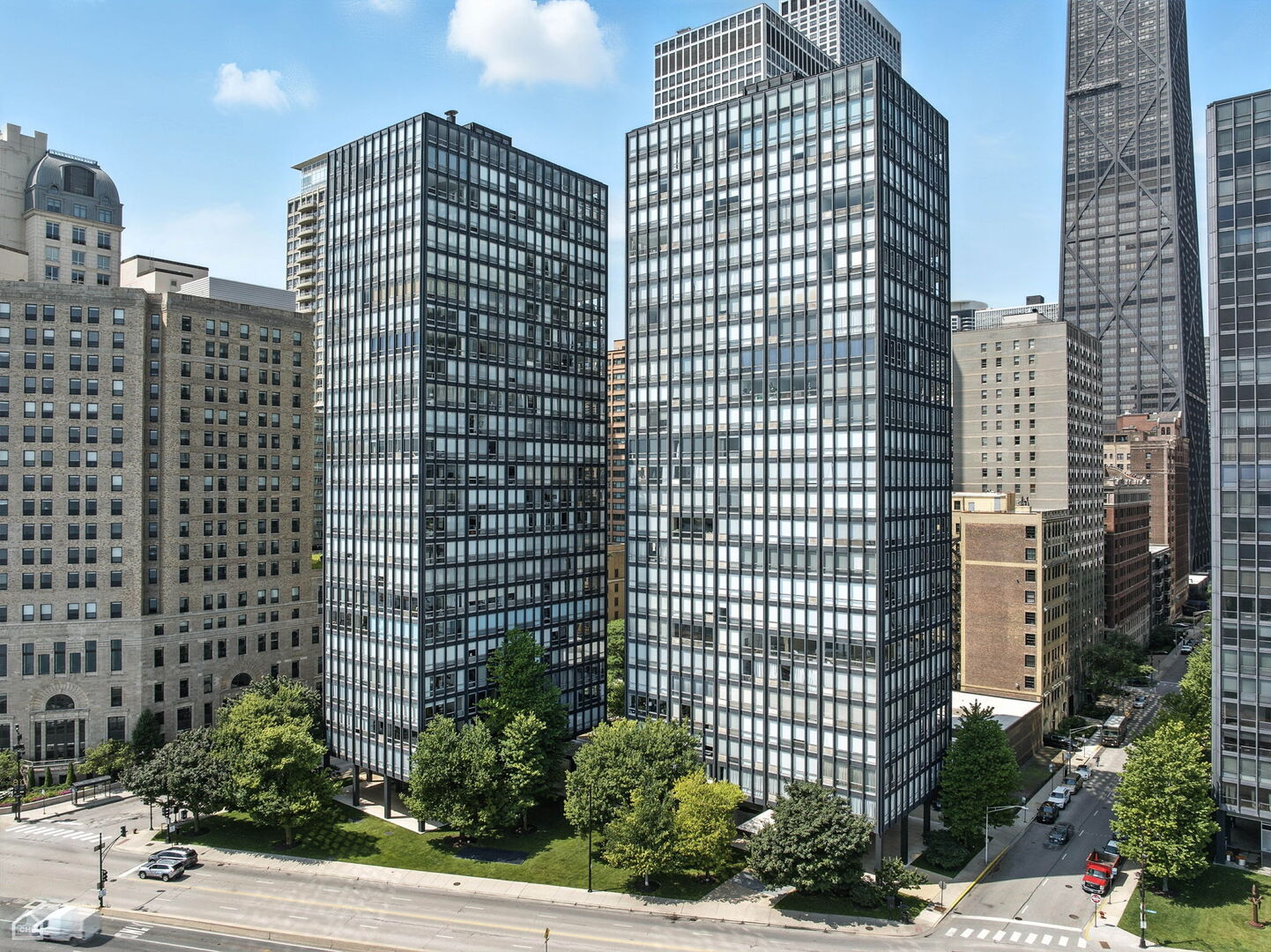 880 N LAKE SHORE Drive Unit: 14CD