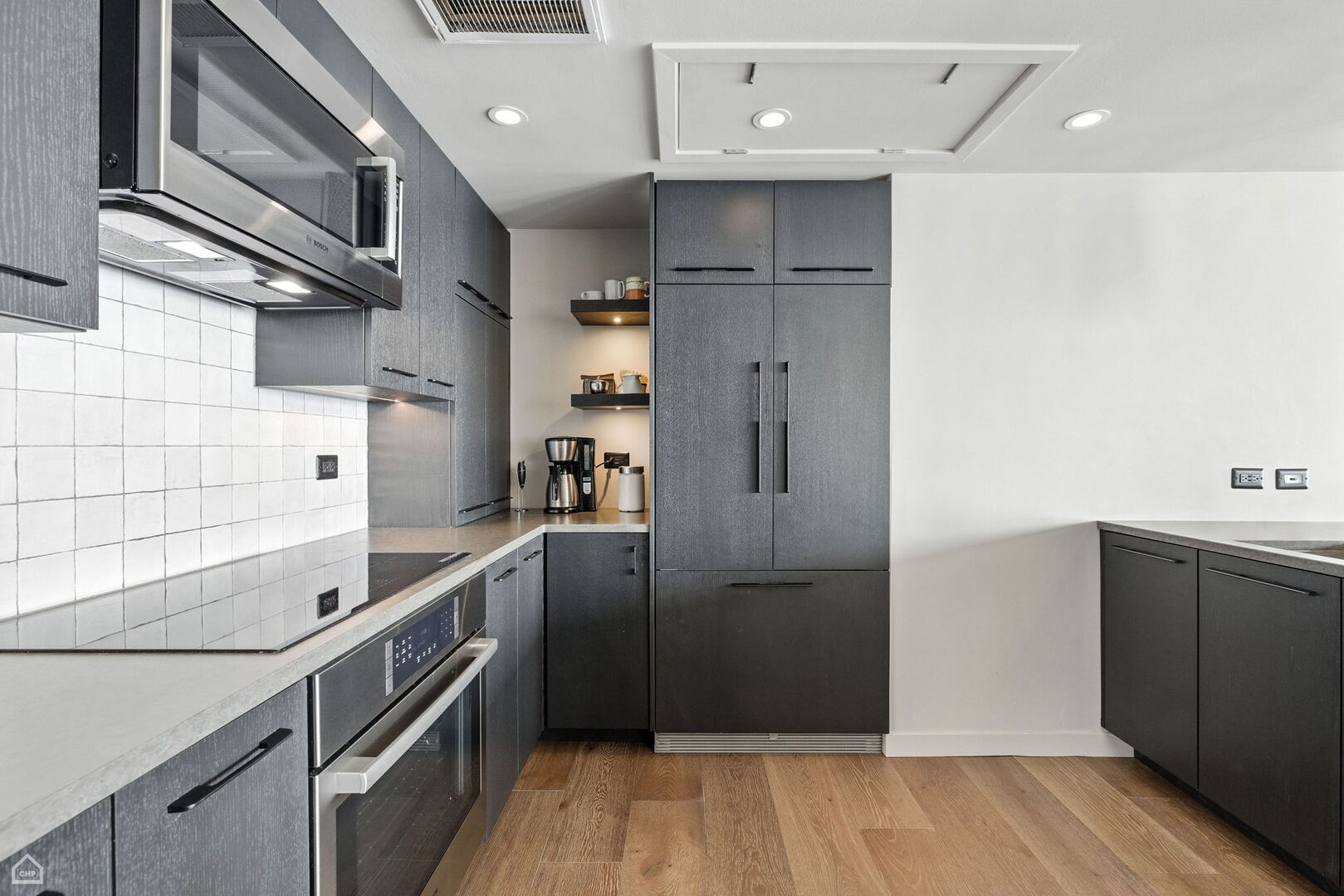 880 N LAKE SHORE Drive Unit: 14CD