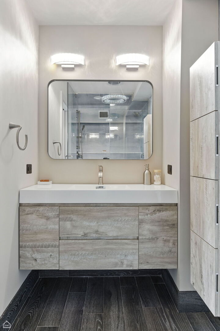 880 N LAKE SHORE Drive Unit: 14CD