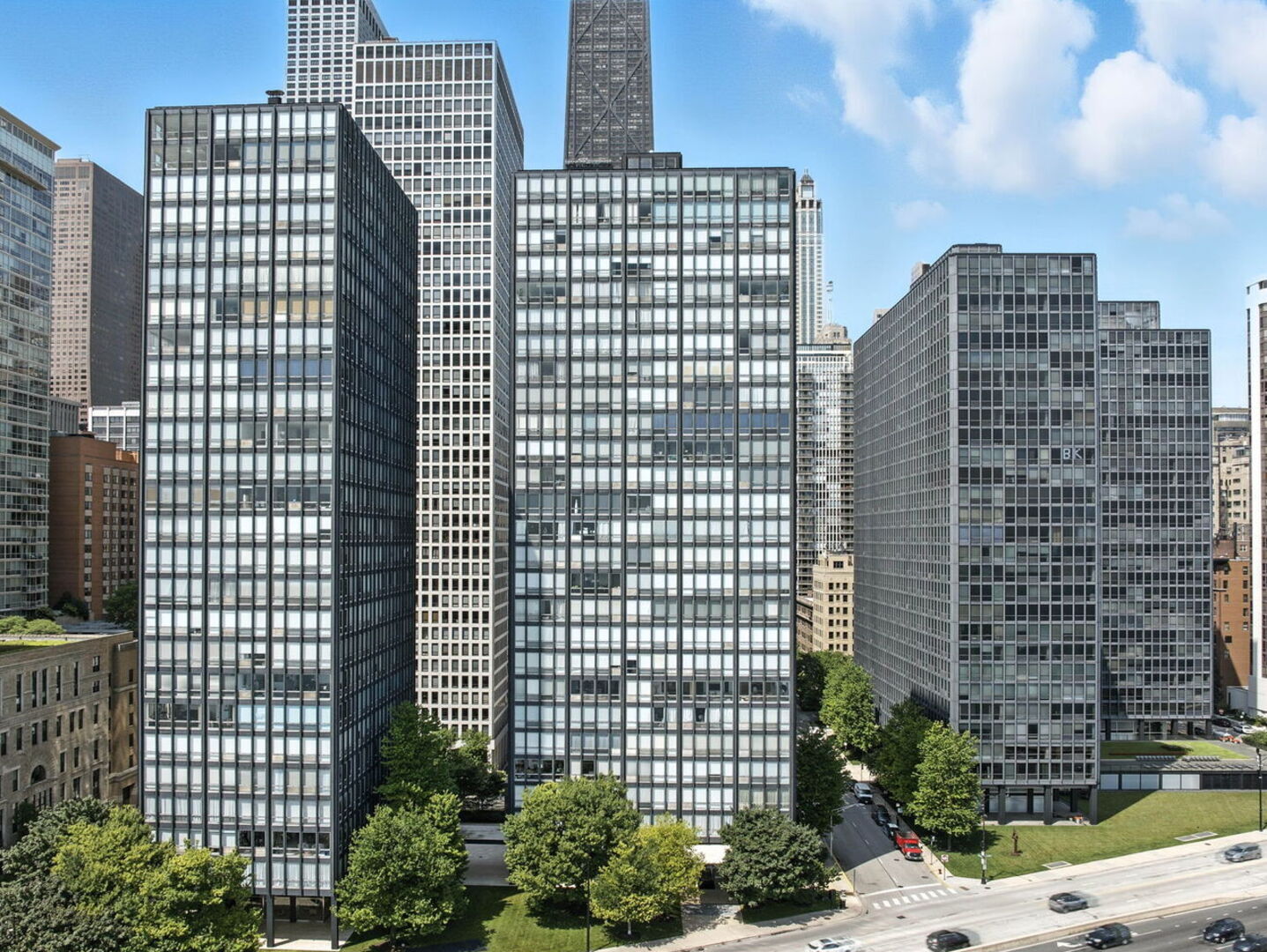 880 N LAKE SHORE Drive Unit: 14CD