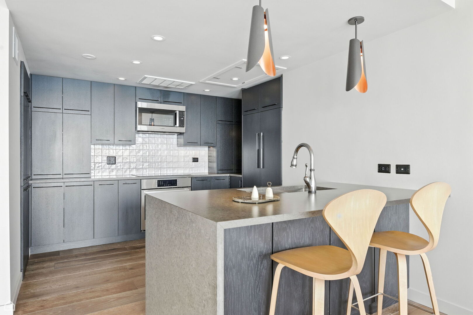 880 N LAKE SHORE Drive Unit: 14CD