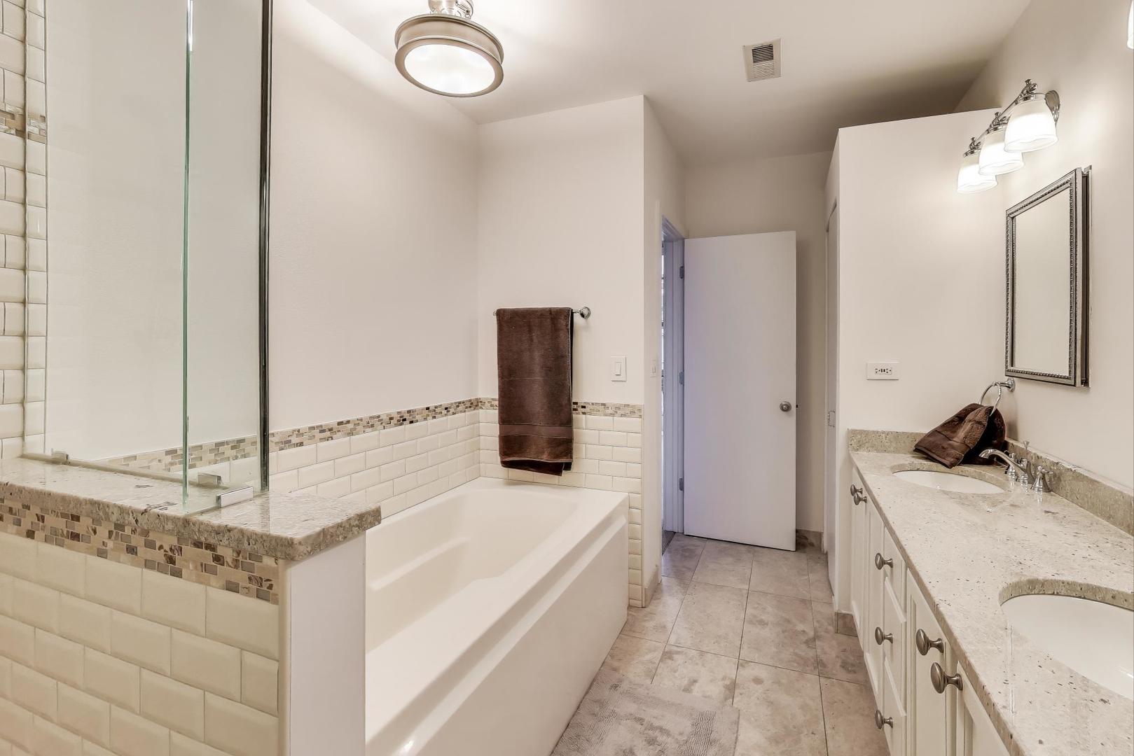 360 W Illinois Street Unit: 503