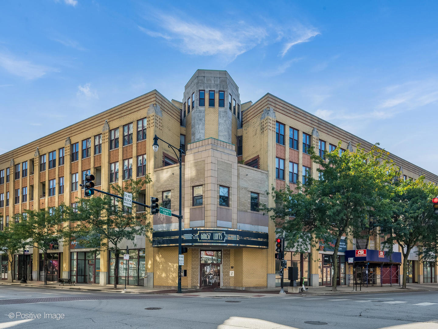 1645 W School Street Unit: 418