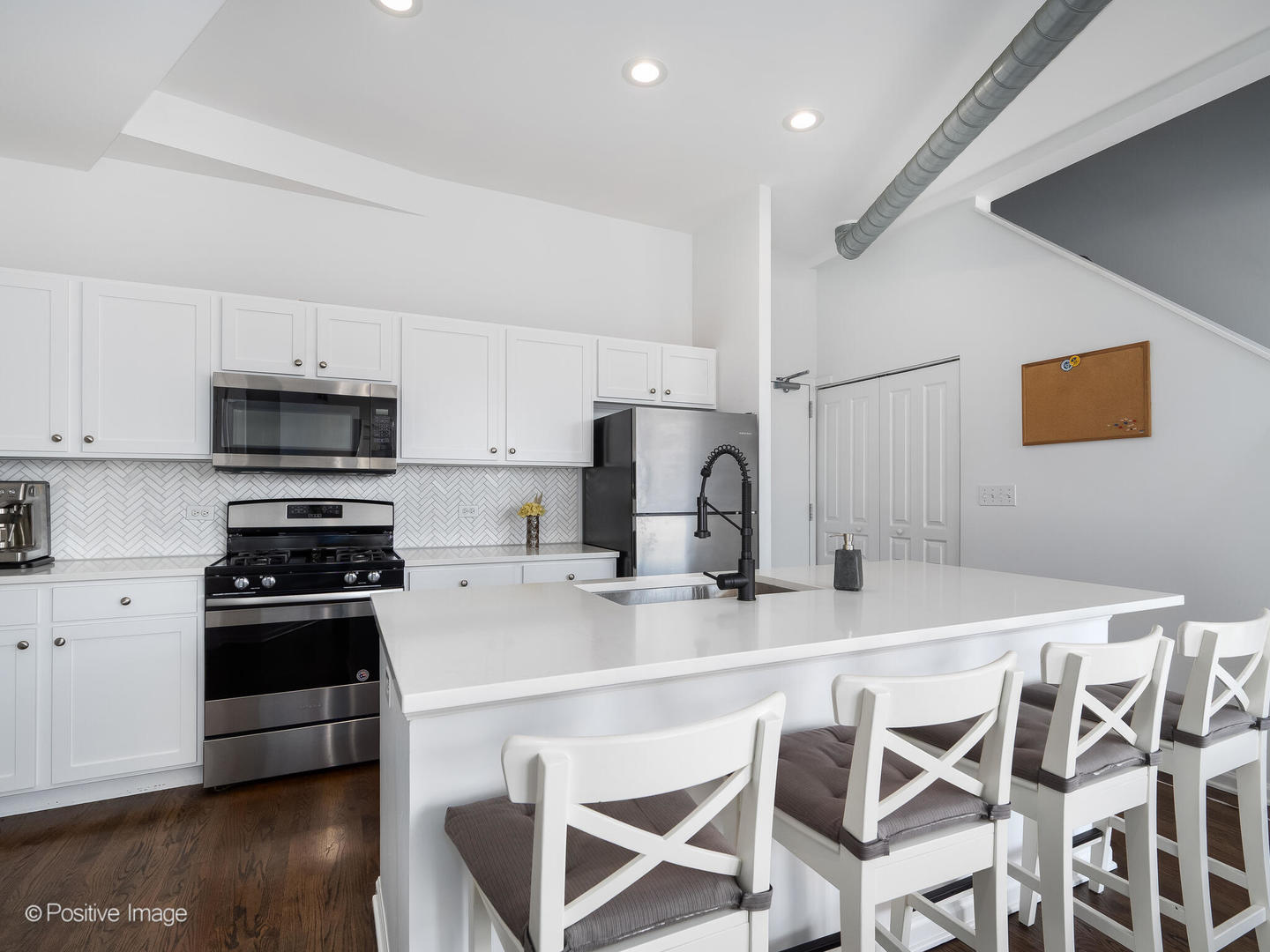 1645 W School Street Unit: 418