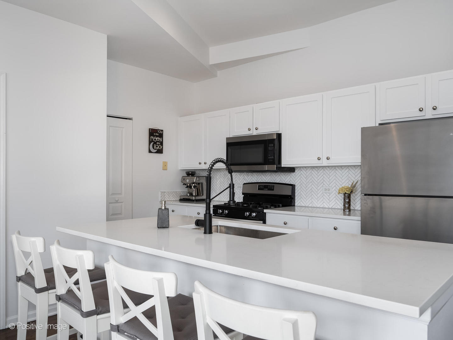 1645 W School Street Unit: 418