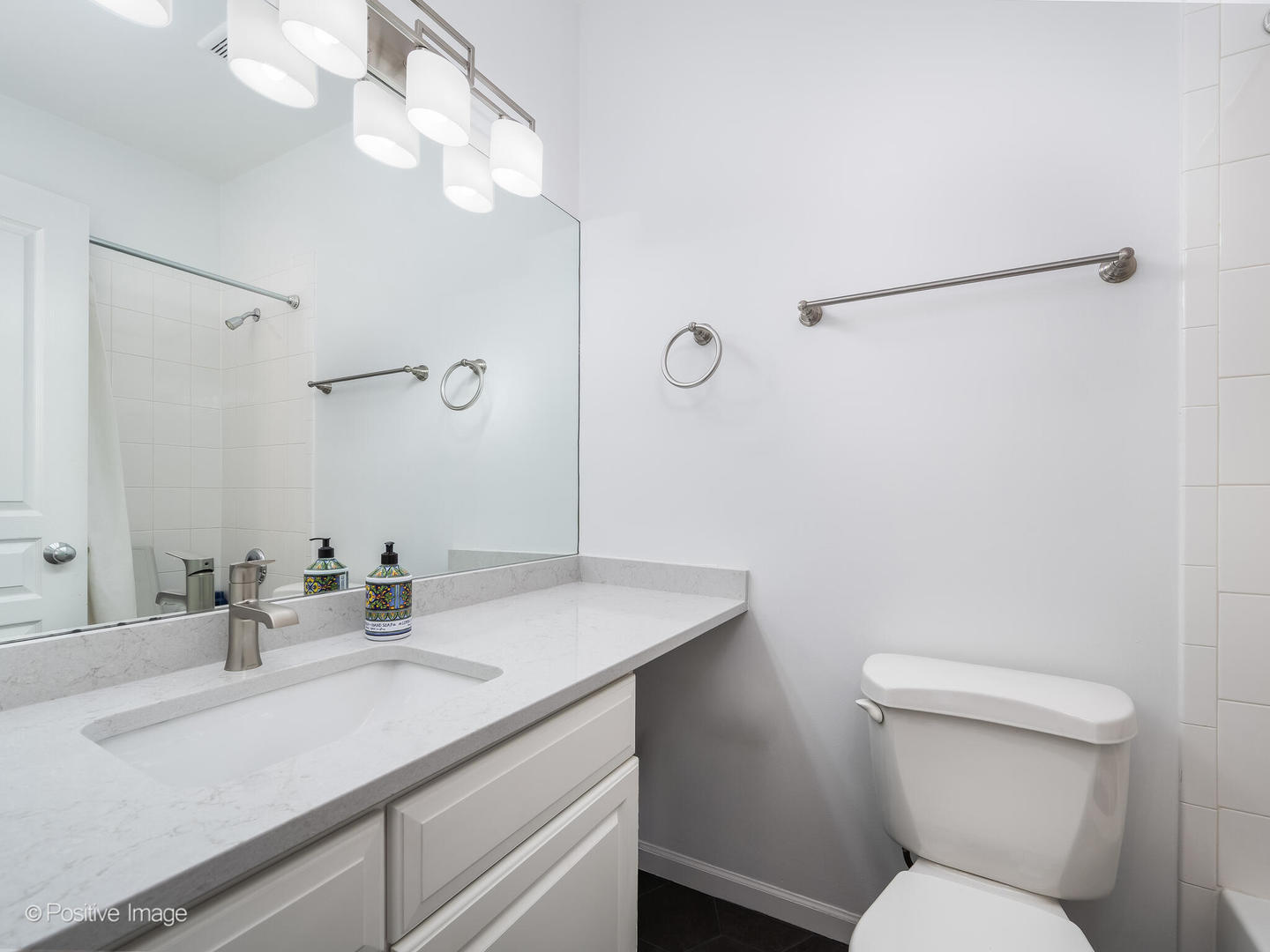 1645 W School Street Unit: 418