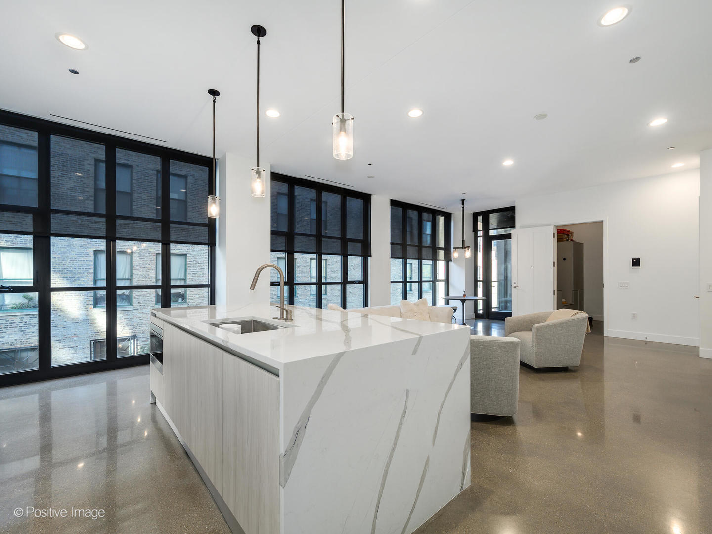 900 W Washington Boulevard Unit: 302