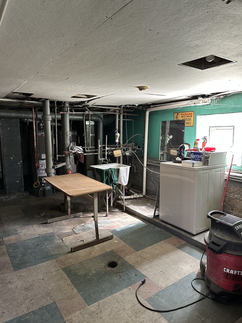 2712 N Oak Park Avenue