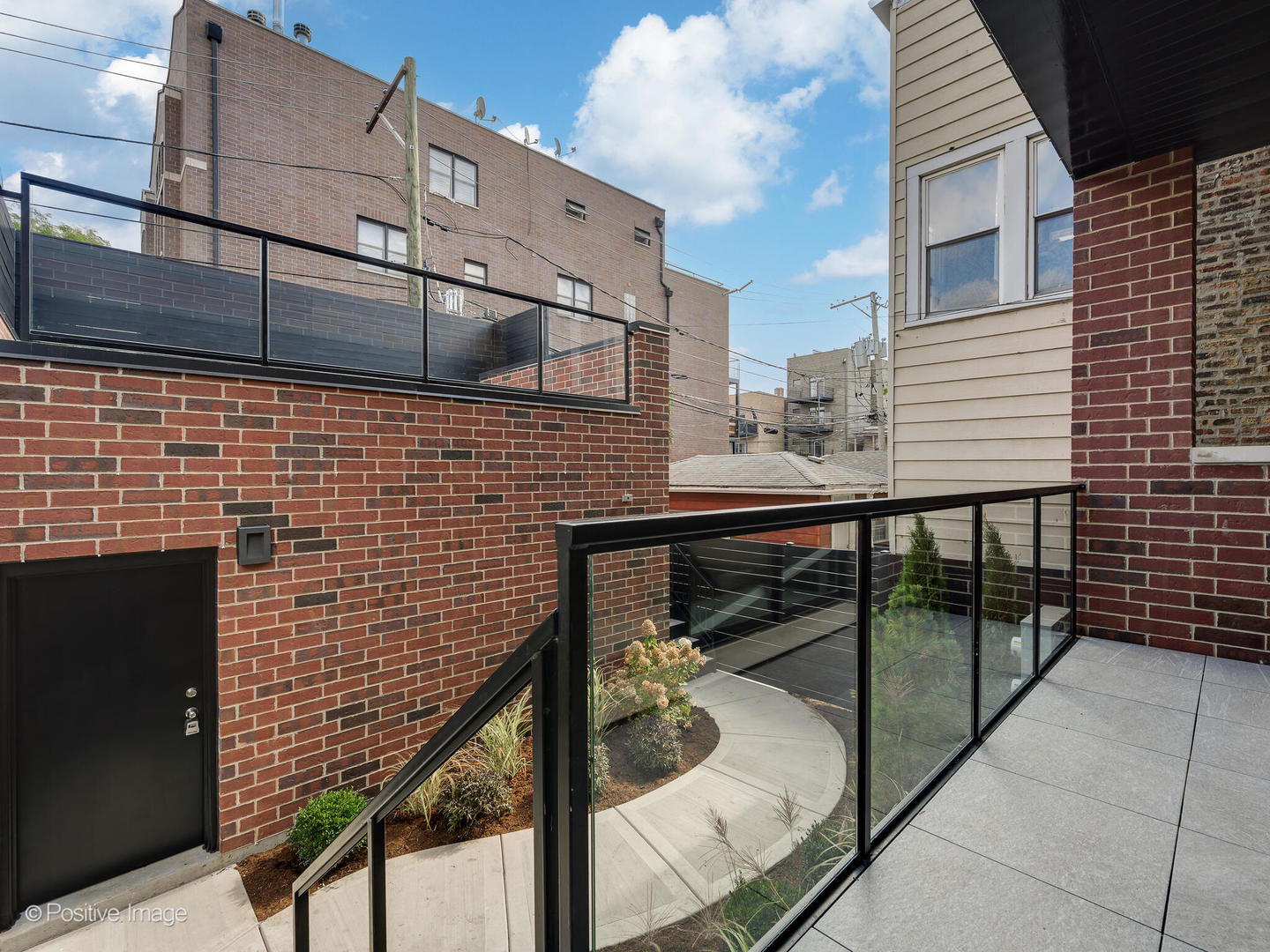 825 N Leavitt Street