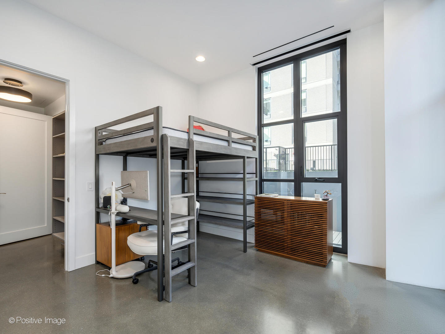 900 W Washington Boulevard Unit: 302
